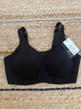 knix Smooth Wireless Bra in Black